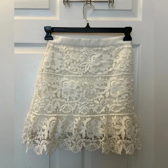 SELF-PORTRAIT Guipure lace mini skirt - Picture 2 of 4